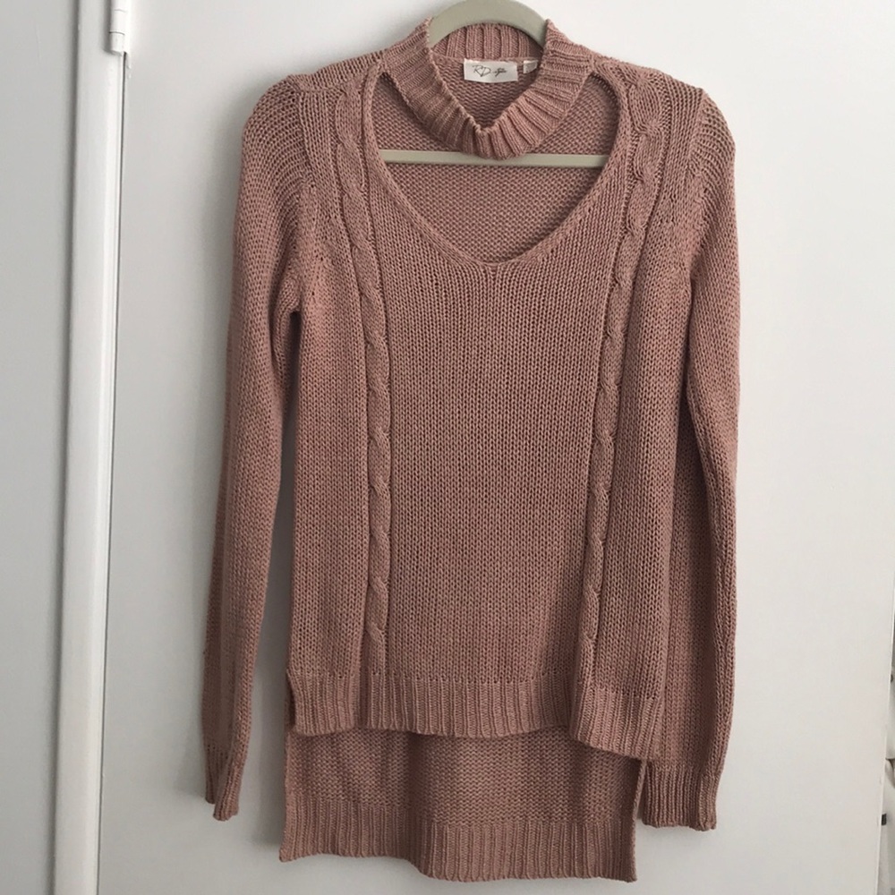 RD Style V-Neck Choker Sweater; Size Small